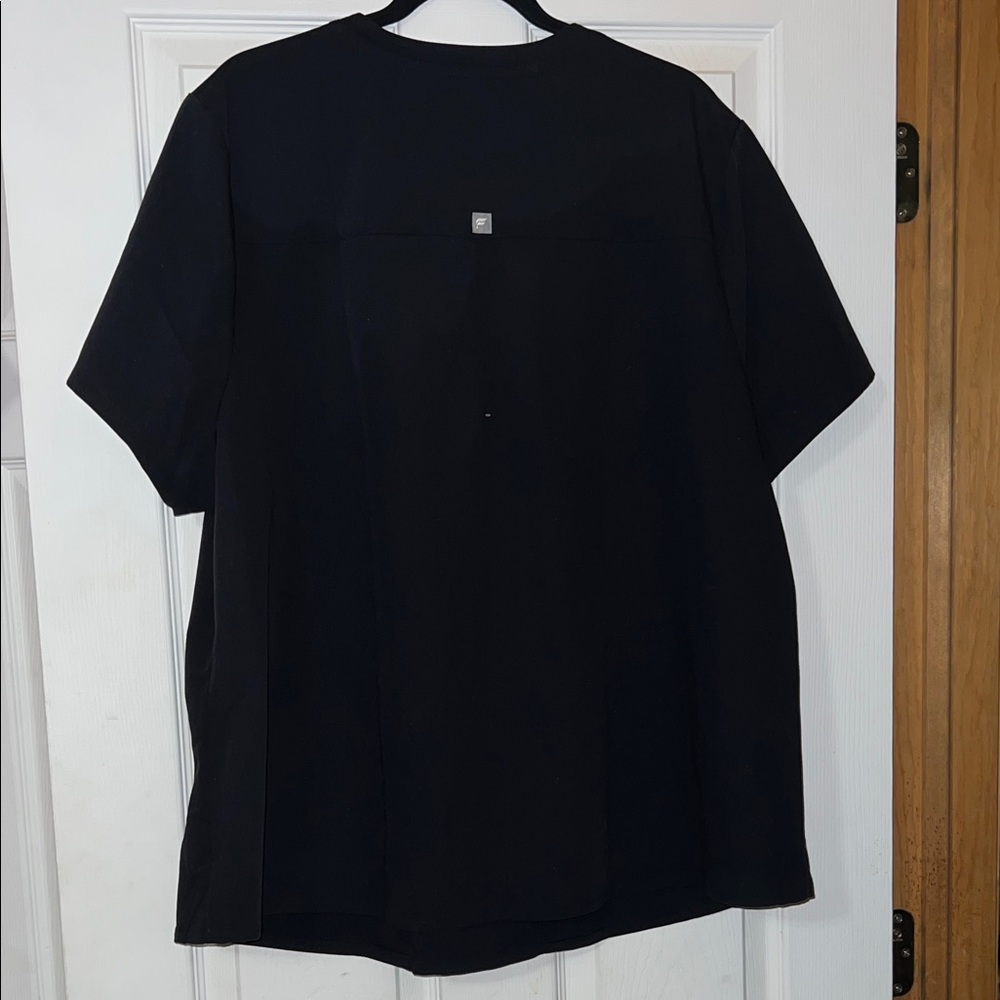 Fabletics Method 2-Pocket Scrub Top - Picture 4 of 6